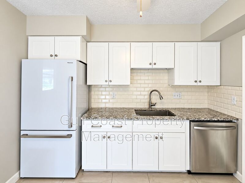 Beautifully Updated Annual Rental with 2 Bed, 2 Bath & Private Fenced Backyard Yard property image