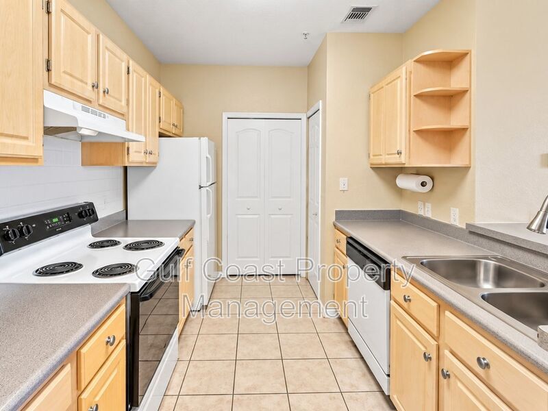 MOVE-IN SPECIAL! ½ OFF YOUR FIRST MONTH’S RENT! 1/1 Gated Allegro Palm – Resort-Style Amenities! property image