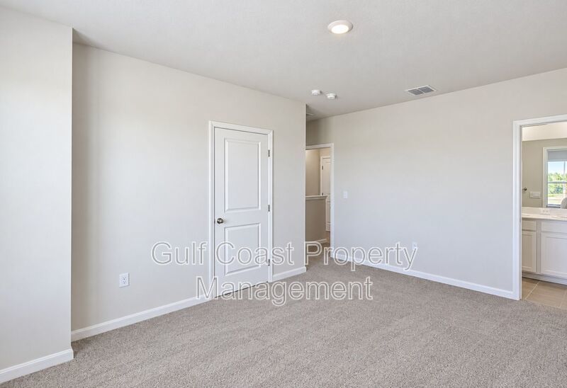 ANNUAL RENTAL – Beautiful 3BR/2.5BA Lakefront Townhome in Star Farms at Lakewood Ranch! With Resort-Style Amenities! property image