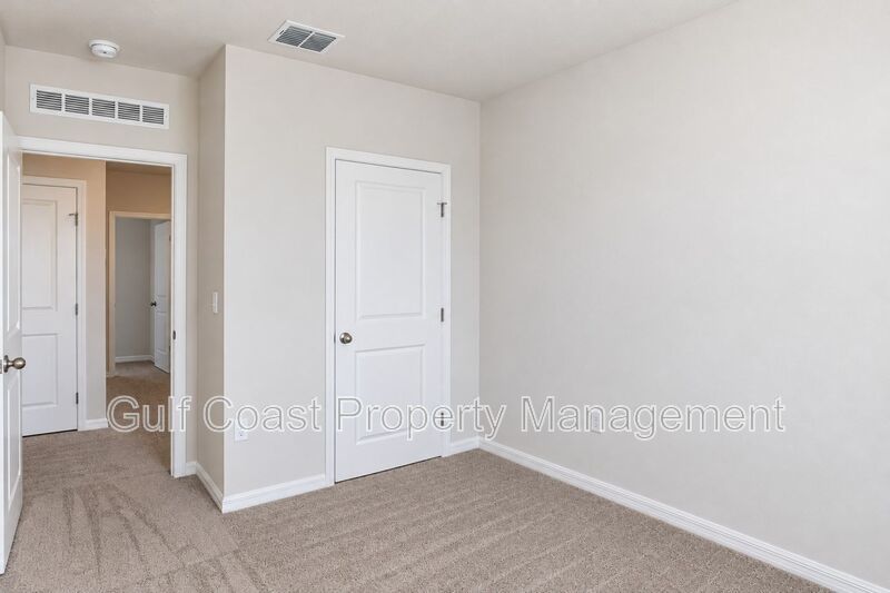 ANNUAL RENTAL – Beautiful 3BR/2.5BA Lakefront Townhome in Star Farms at Lakewood Ranch! With Resort-Style Amenities! property image