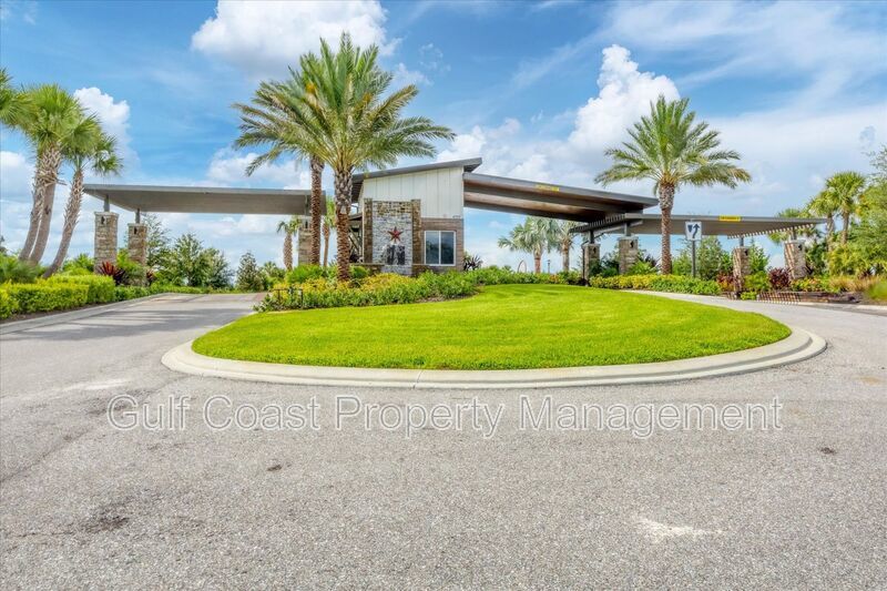 ANNUAL RENTAL – Beautiful 3BR/2.5BA Lakefront Townhome in Star Farms at Lakewood Ranch! With Resort-Style Amenities! property image