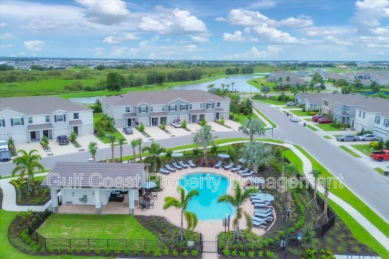 ANNUAL RENTAL – Beautiful 3BR/2.5BA Lakefront Townhome in Star Farms at Lakewood Ranch! With Resort-Style Amenities! property image