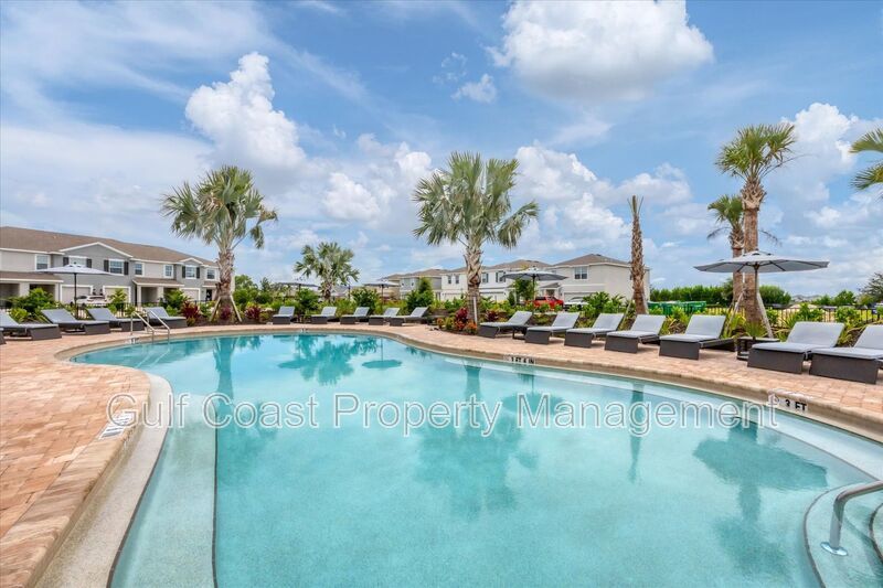 ANNUAL RENTAL – Beautiful 3BR/2.5BA Lakefront Townhome in Star Farms at Lakewood Ranch! With Resort-Style Amenities! property image