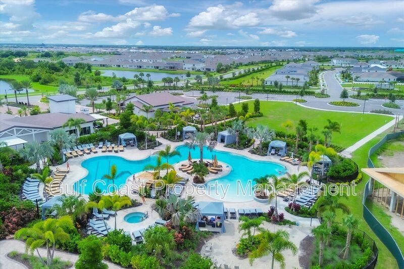 ANNUAL RENTAL – Beautiful 3BR/2.5BA Lakefront Townhome in Star Farms at Lakewood Ranch! With Resort-Style Amenities! property image