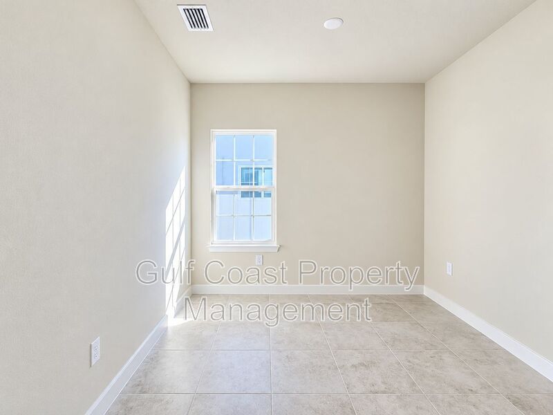 Annual Rental – Beautiful 3-Bedroom, 2-Bath Single-Family Home with 2-Car Garage in Avalon Woods, Lakewood Ranch! property image