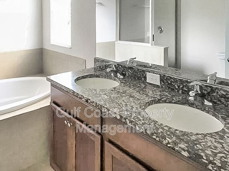 Annual Unfurnished 3-bedroom, 2.5 bath, with a 2-Car Garage Townhome Located in the Gated Community of Copperstone property image