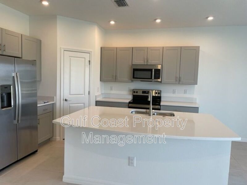 3 Bedroom Town Home Excellent Location! property image