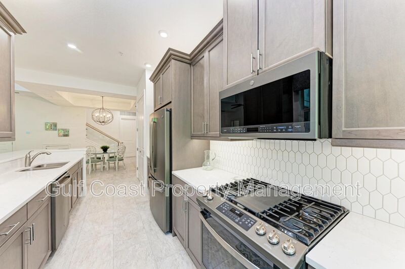 Annual Unfurnished Three-Bedroom, 2.5-Bath Townhome Located in the Hidden Creek Community of Lakewood Ranch property image