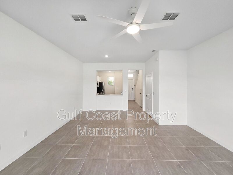 Limited-Time Offer: Two-for-One Application Fee Special! Flexible Move-In Costs! Pay only half the security deposit at lease signing and spread the rest over your first two months! property image