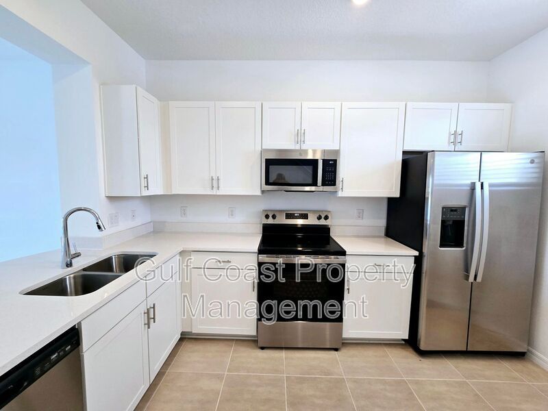 Limited-Time Offer: Two-for-One Application Fee Special! Flexible Move-In Costs! Pay only half the security deposit at lease signing and spread the rest over your first two months! property image