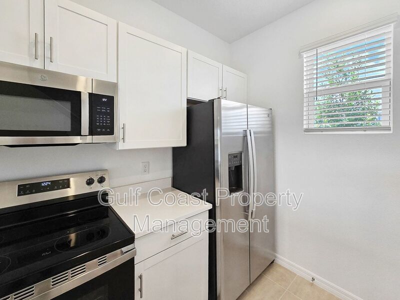 Limited-Time Offer: Two-for-One Application Fee Special! Flexible Move-In Costs! Pay only half the security deposit at lease signing and spread the rest over your first two months! property image
