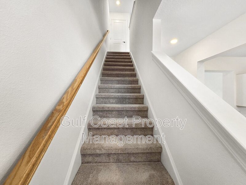 Limited-Time Offer: Two-for-One Application Fee Special! Flexible Move-In Costs! Pay only half the security deposit at lease signing and spread the rest over your first two months! property image