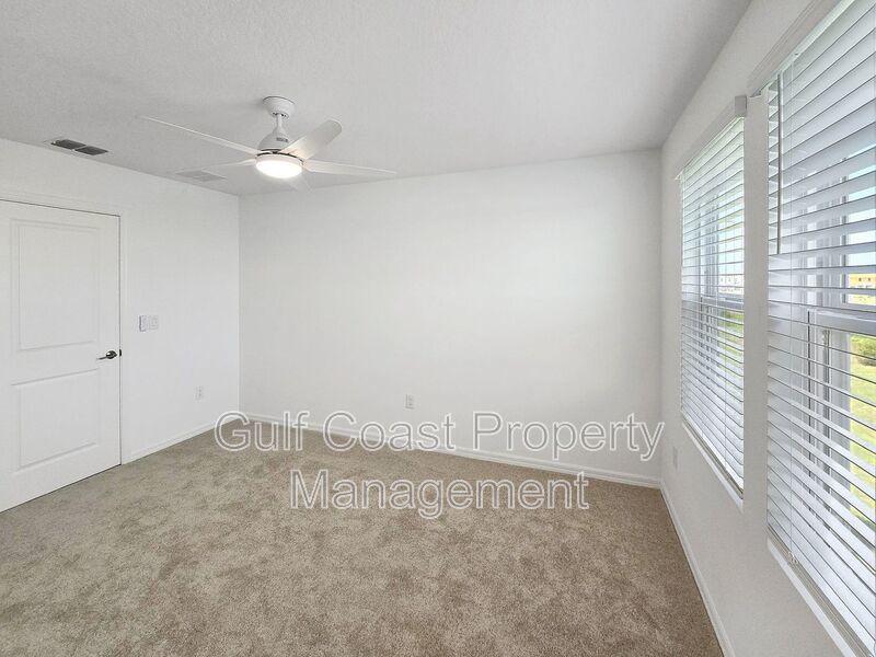 Limited-Time Offer: Two-for-One Application Fee Special! Flexible Move-In Costs! Pay only half the security deposit at lease signing and spread the rest over your first two months! property image