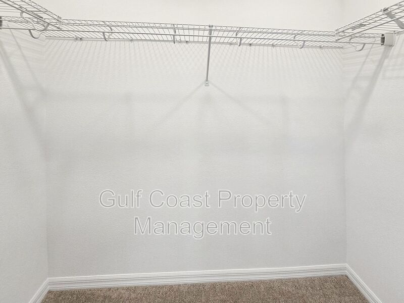 Limited-Time Offer: Two-for-One Application Fee Special! Flexible Move-In Costs! Pay only half the security deposit at lease signing and spread the rest over your first two months! property image