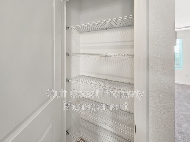 Limited-Time Offer: Two-for-One Application Fee Special! Flexible Move-In Costs! Pay only half the security deposit at lease signing and spread the rest over your first two months! property image