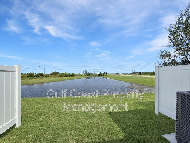 Limited-Time Offer: Two-for-One Application Fee Special! Flexible Move-In Costs! Pay only half the security deposit at lease signing and spread the rest over your first two months! property image