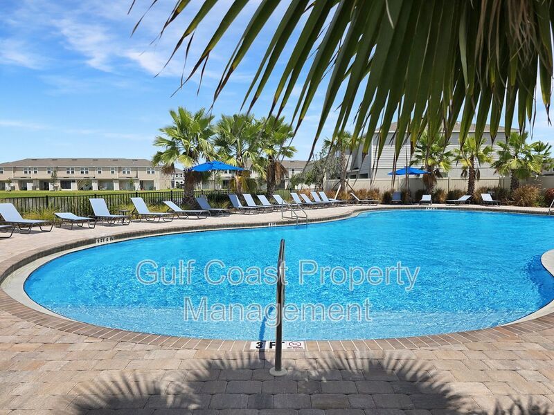 Limited-Time Offer: Two-for-One Application Fee Special! Flexible Move-In Costs! Pay only half the security deposit at lease signing and spread the rest over your first two months! property image