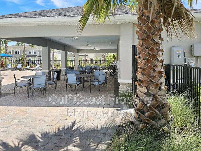 Limited-Time Offer: Two-for-One Application Fee Special! Flexible Move-In Costs! Pay only half the security deposit at lease signing and spread the rest over your first two months! property image