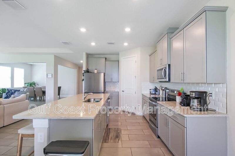 Annual 4-Bedroom, 3.5-Bath Annual Rental Home in Star Farms – Available Furnished or Unfurnished property image