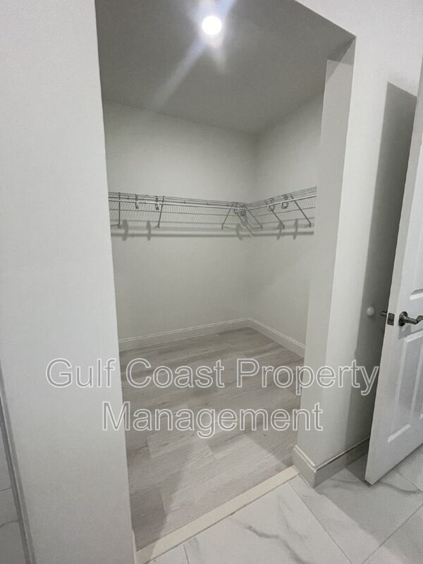 662 Windermere Drive property image