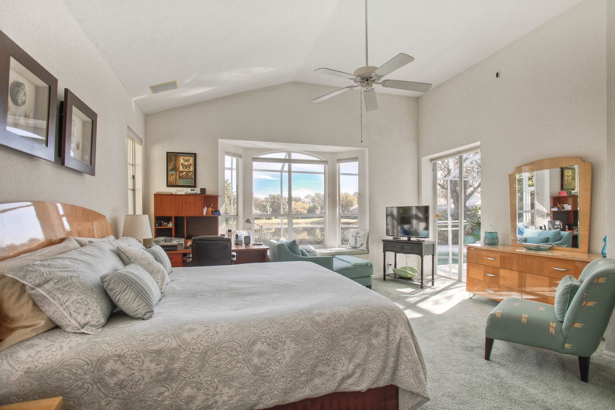 A beautiful Bradenton vacation rental bedroom